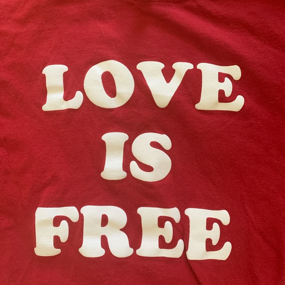 TOPSHOP “LOVE IS FREE” T-shirt! Size Small